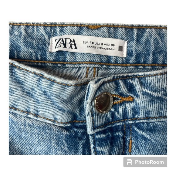 Zara high rise mom jean, light blue EUC Size USA 8 EUR 40 - Picture 2 of 5
